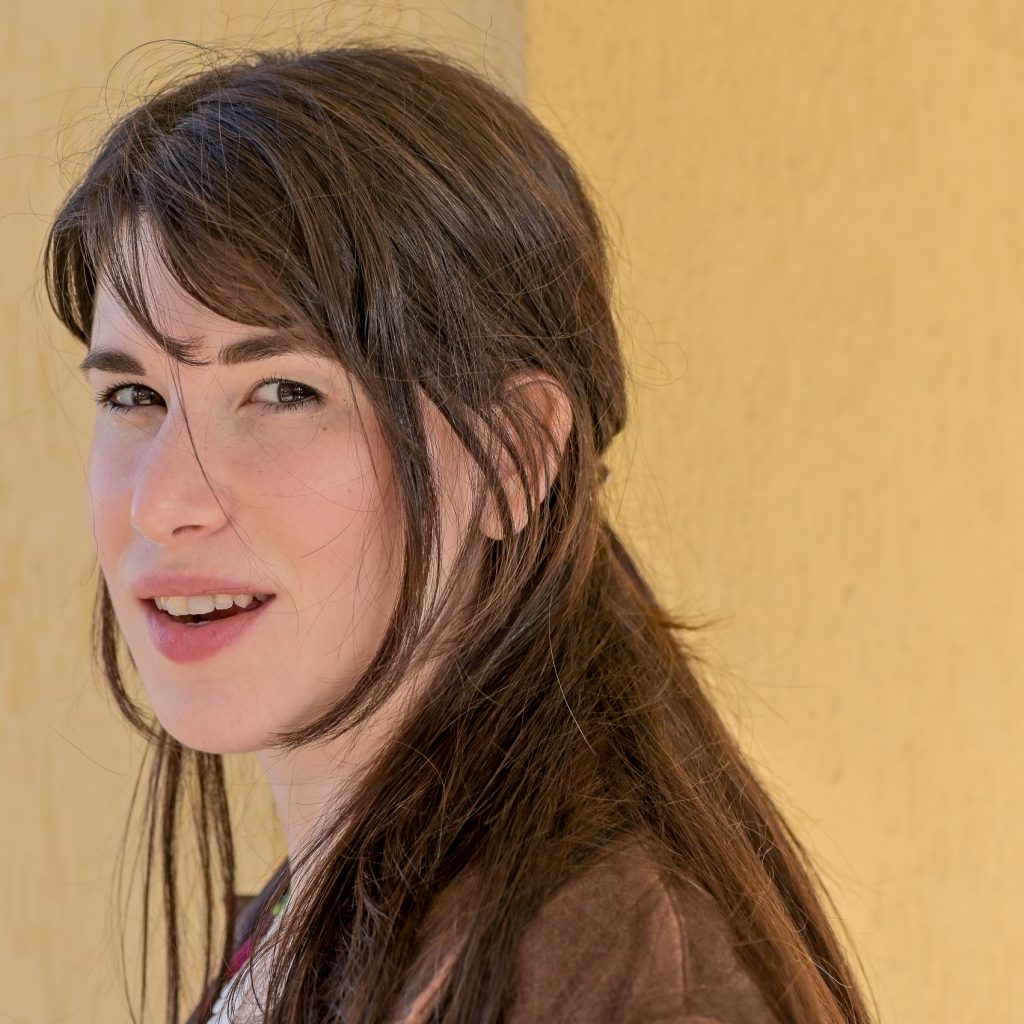 Viviana, named Luce in "The White Jasmine" movie